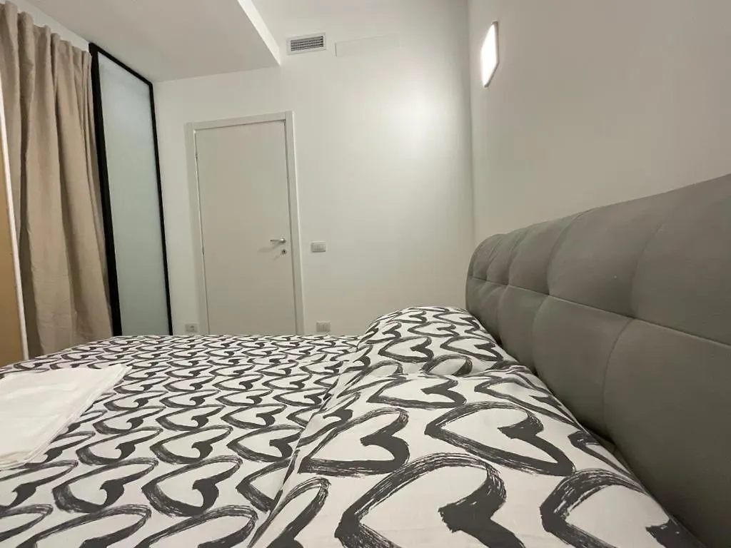 Milan New Apartments In Central Италия